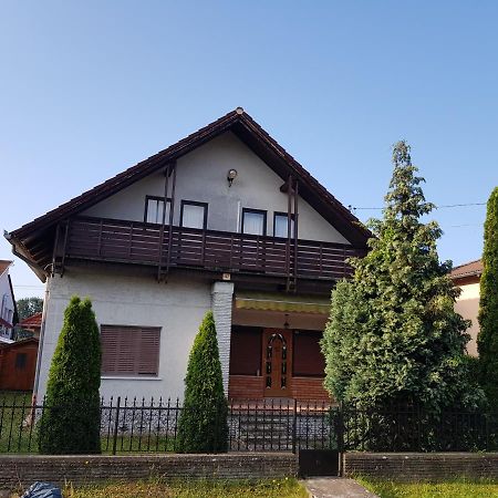 バラトンレッレNador Apartmanアパートメント エクステリア 写真