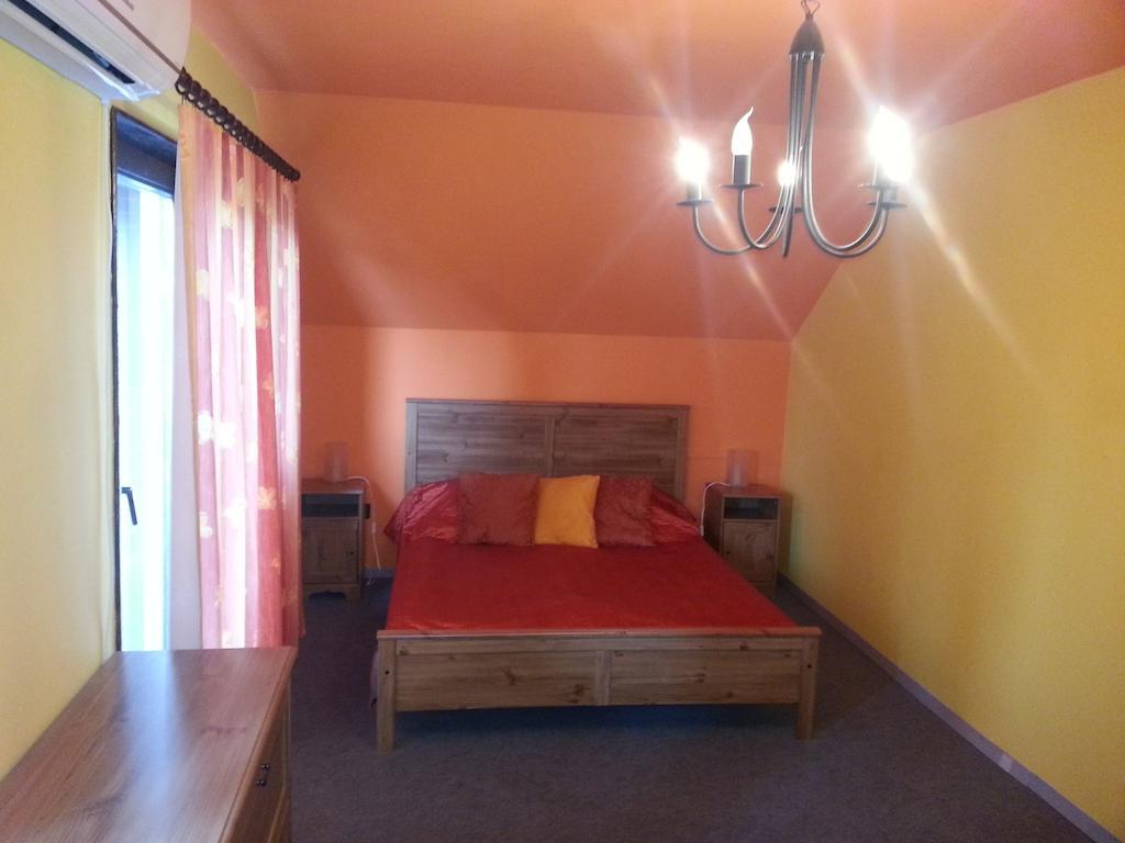 バラトンレッレNador Apartmanアパートメント 部屋 写真