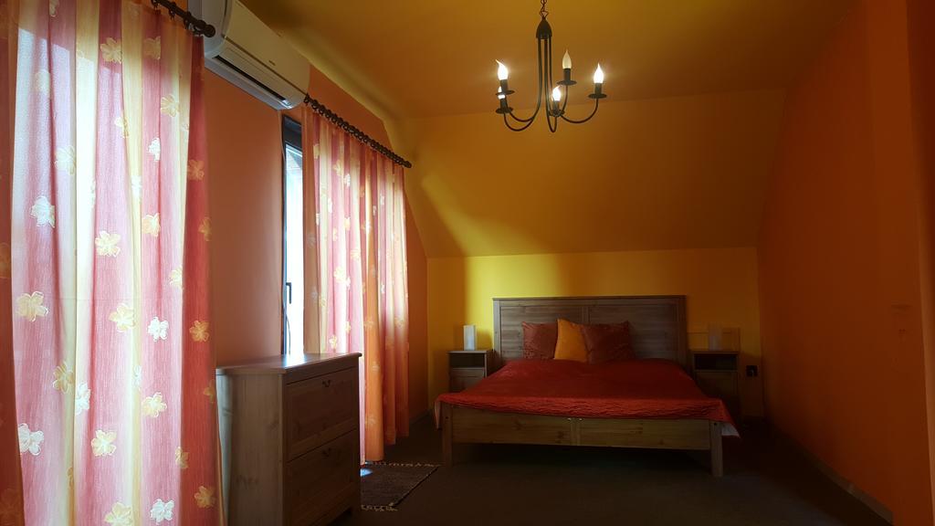 バラトンレッレNador Apartmanアパートメント エクステリア 写真