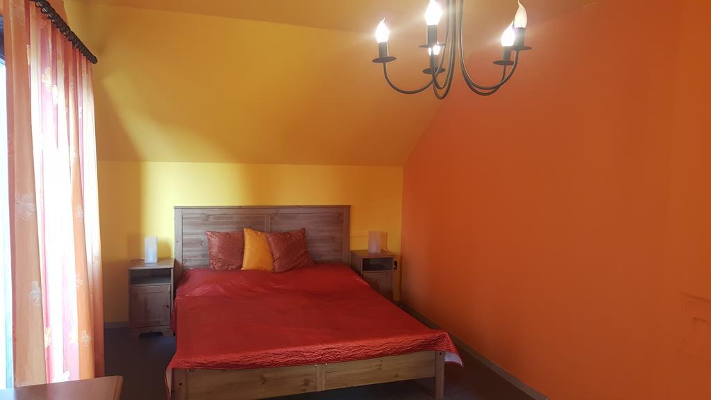 バラトンレッレNador Apartmanアパートメント エクステリア 写真