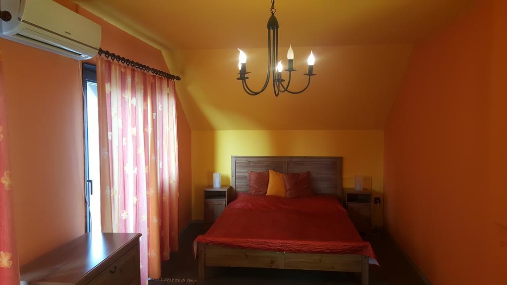 バラトンレッレNador Apartmanアパートメント エクステリア 写真
