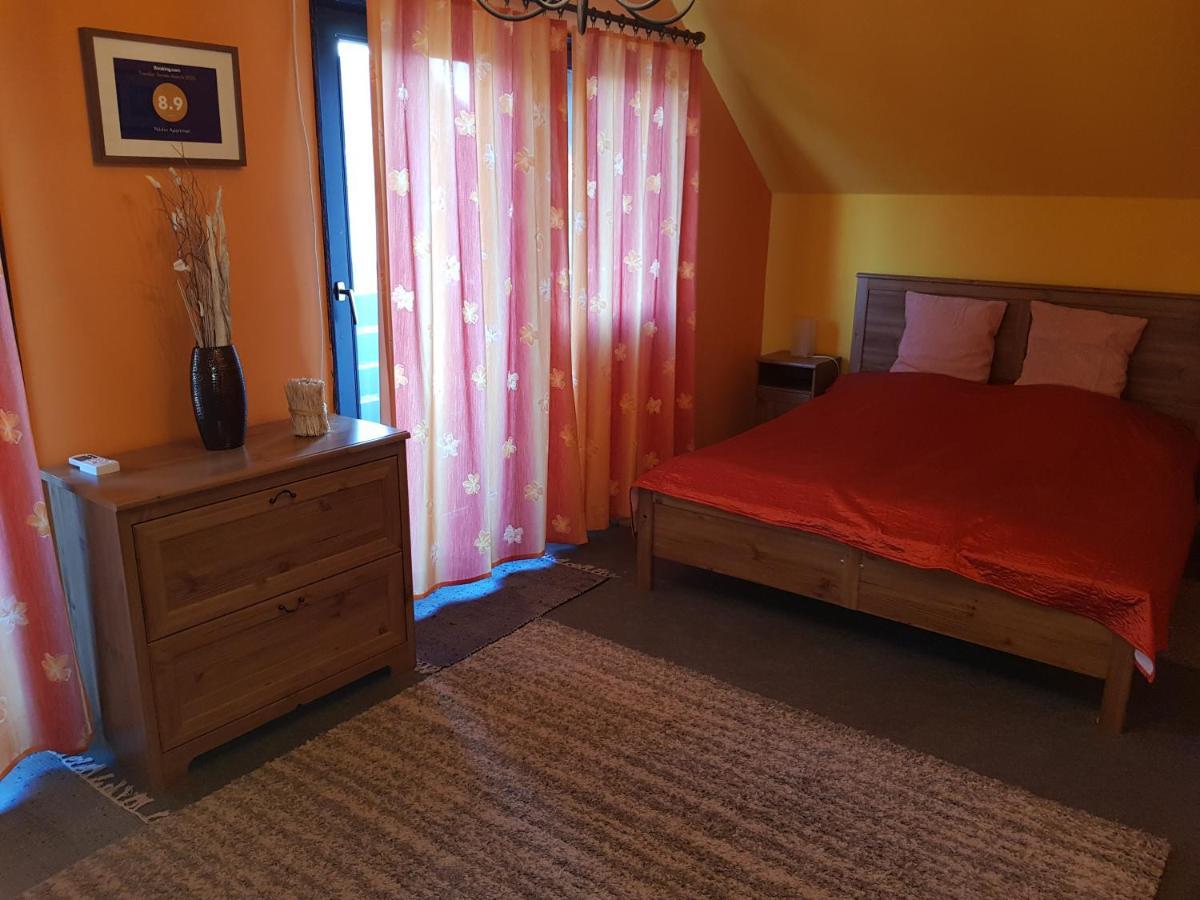 バラトンレッレNador Apartmanアパートメント エクステリア 写真