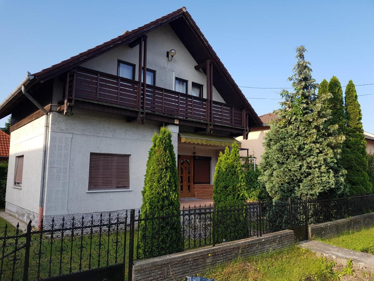 バラトンレッレNador Apartmanアパートメント エクステリア 写真